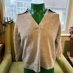 *Leaving soon* H&M sweater top